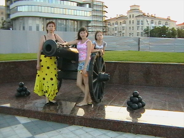 Девчата у пушки